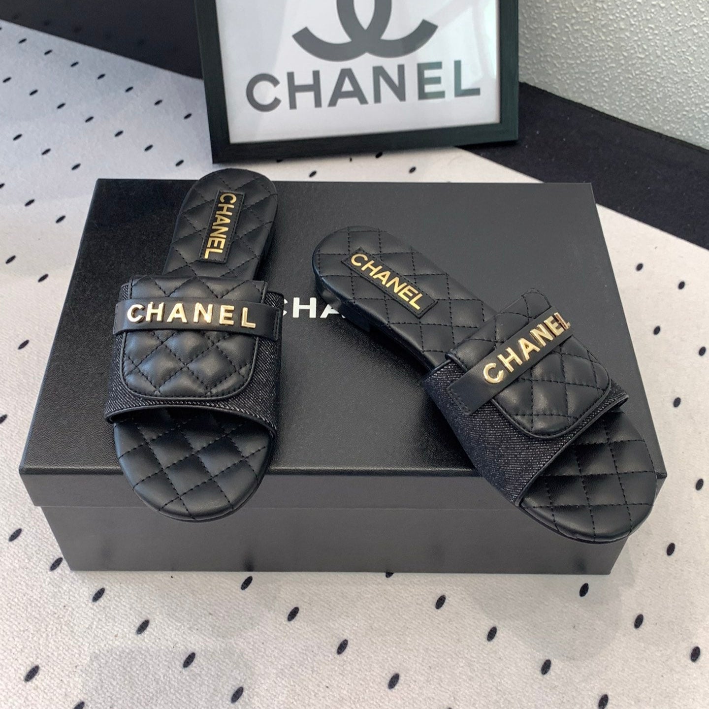CC Slippers In Black Quilted Cowhide 147027