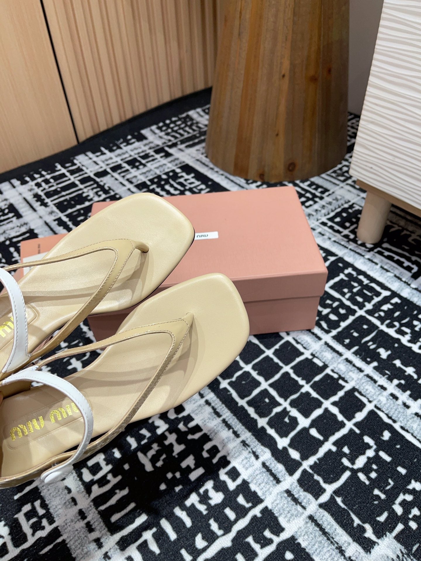 Miu High Thong Sandals With White Strap In Beige Glossy Lambskin