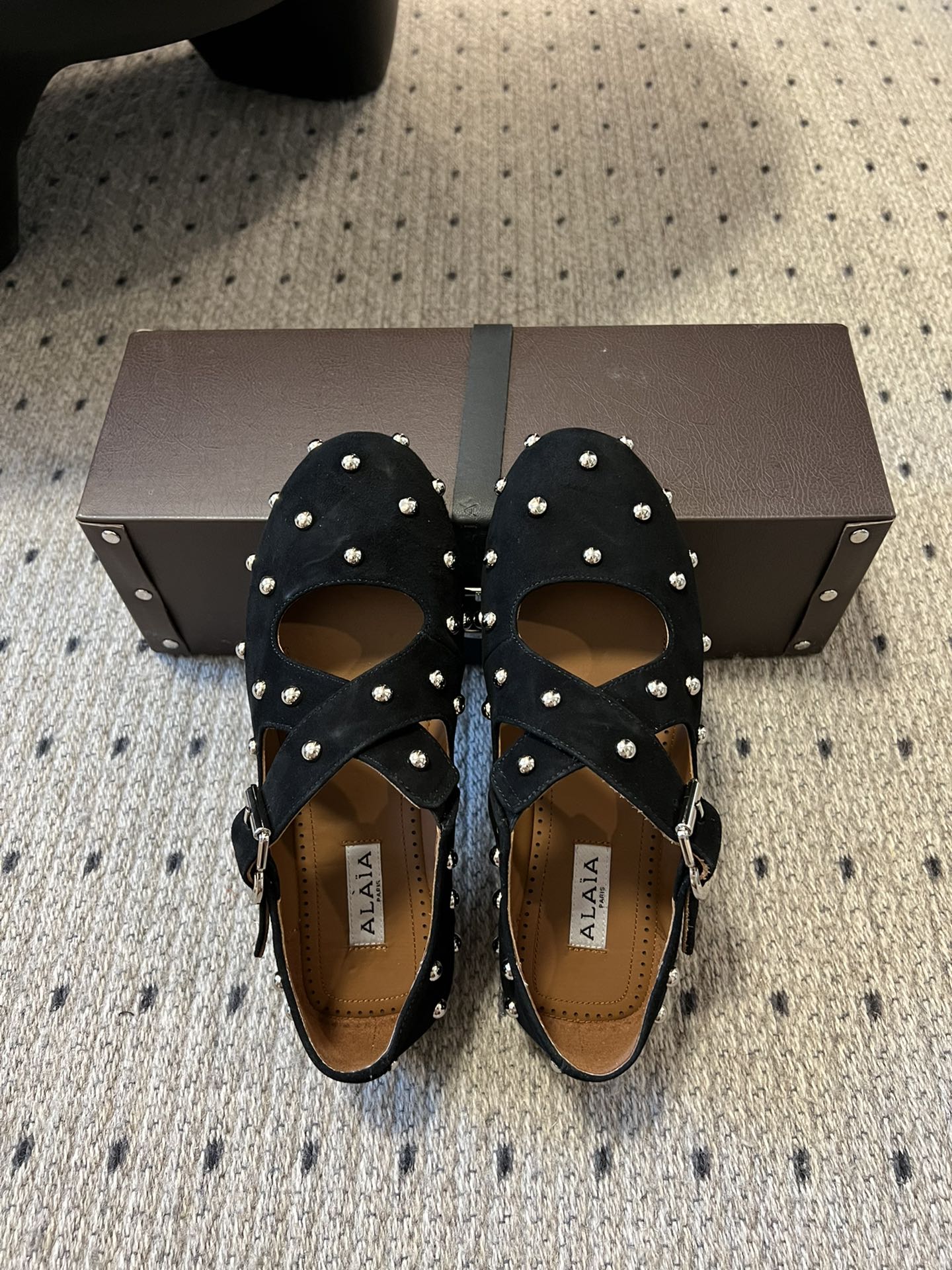 Alaia 25 Criss Cross With Stud Ballet Flats Black Suede Sheepskin 303693