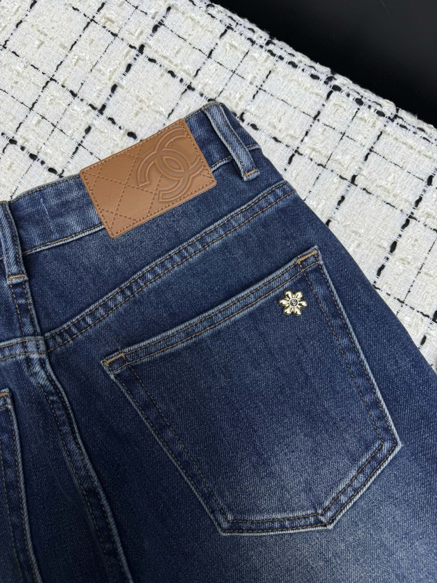 CC 26s Straight-Leg Jeans 760