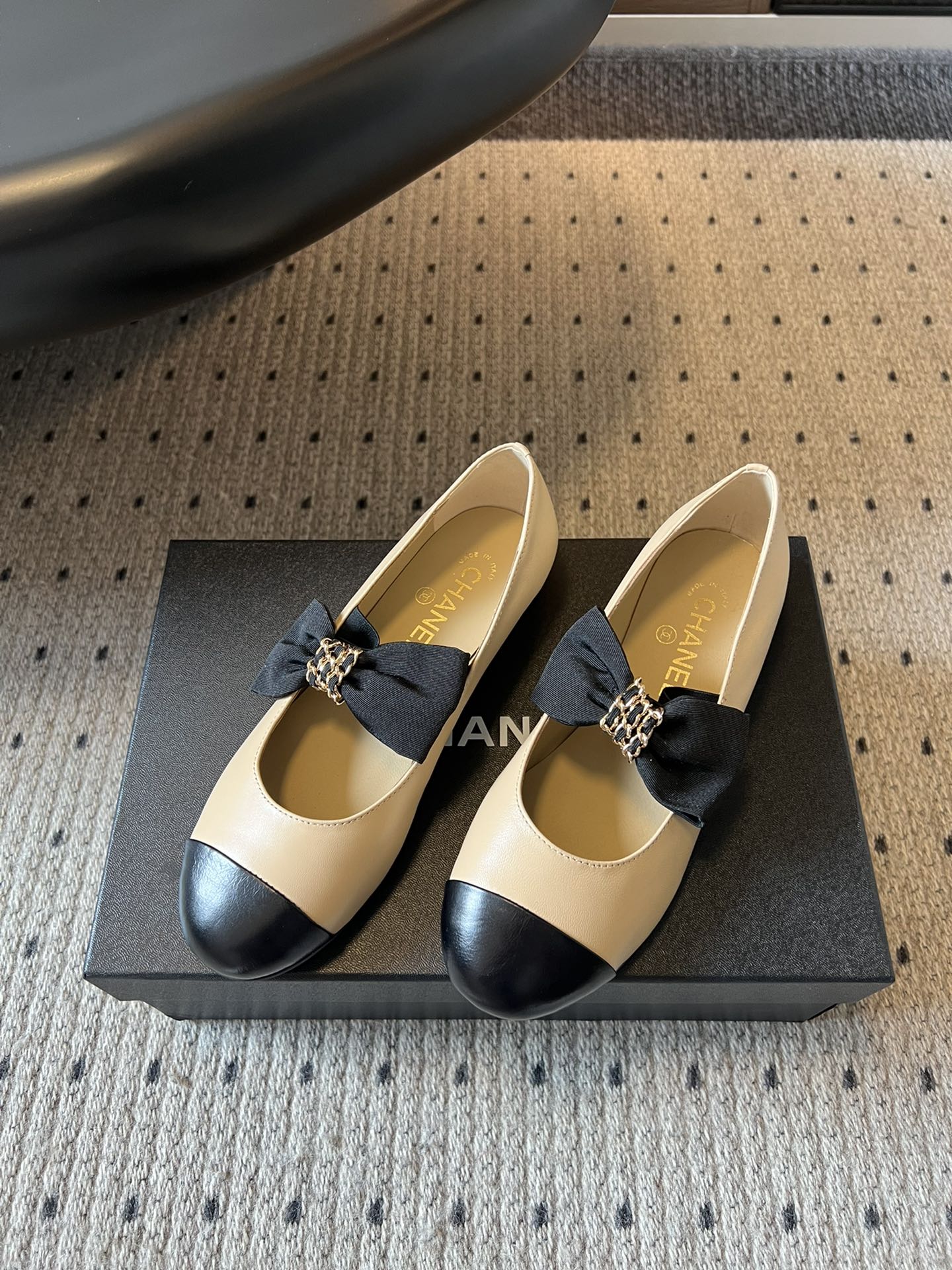 CC 25SS Bow Flat Shoes Black Beige Sheepskin Frabic 530676
