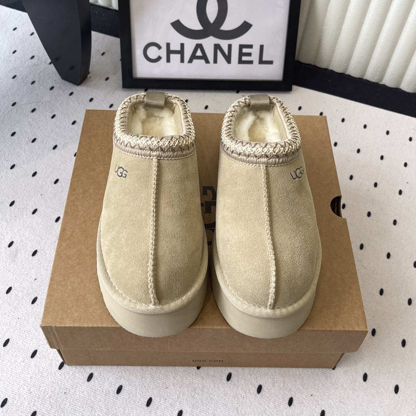 UGG TAZZ Slippers Soft Beige Suede And Wool 514148