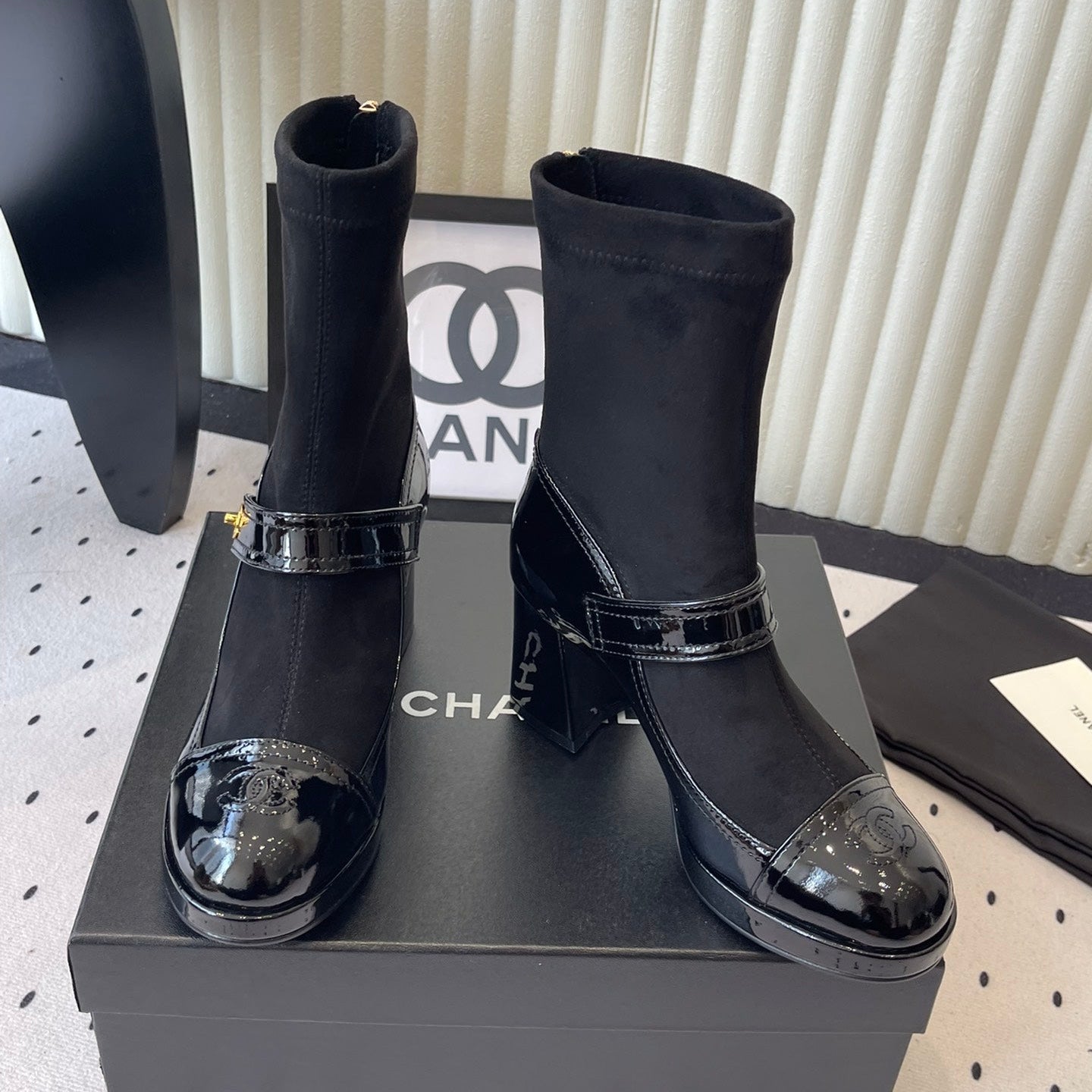 CC 25 Short Boot Black Suede Patent Leather 514102