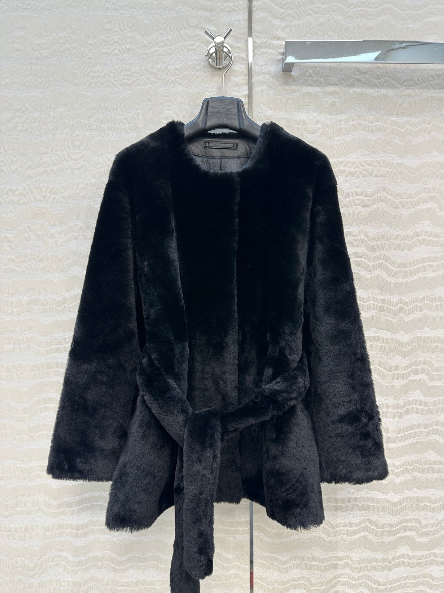 Totême's Jacket Belt Black Fur Shearling  341205