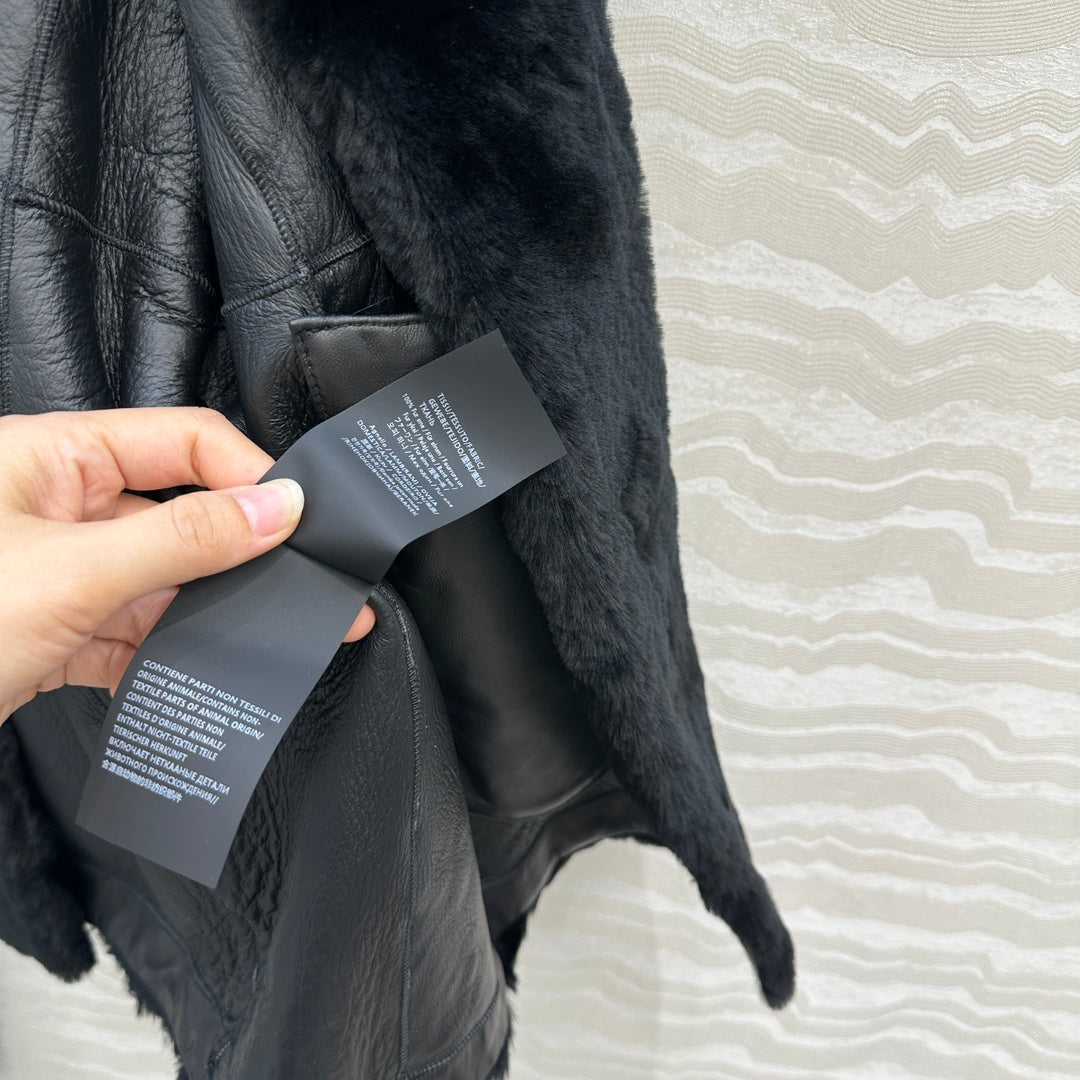 Totême's Jacket Belt Black Fur Shearling  341205