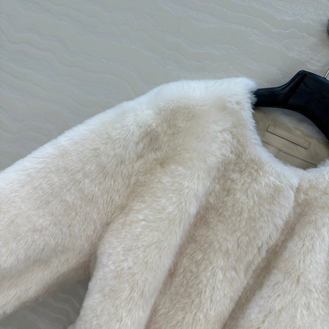 Totême's Jacket Belt Cream Fur Shearling 341202