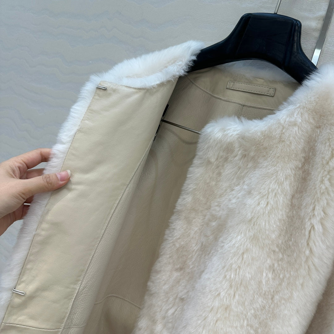Totême's Jacket Belt Cream Fur Shearling 341202