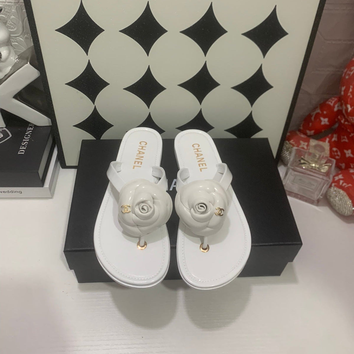 Chanel 26s Thong Sandals In White Lambskin With Floral
