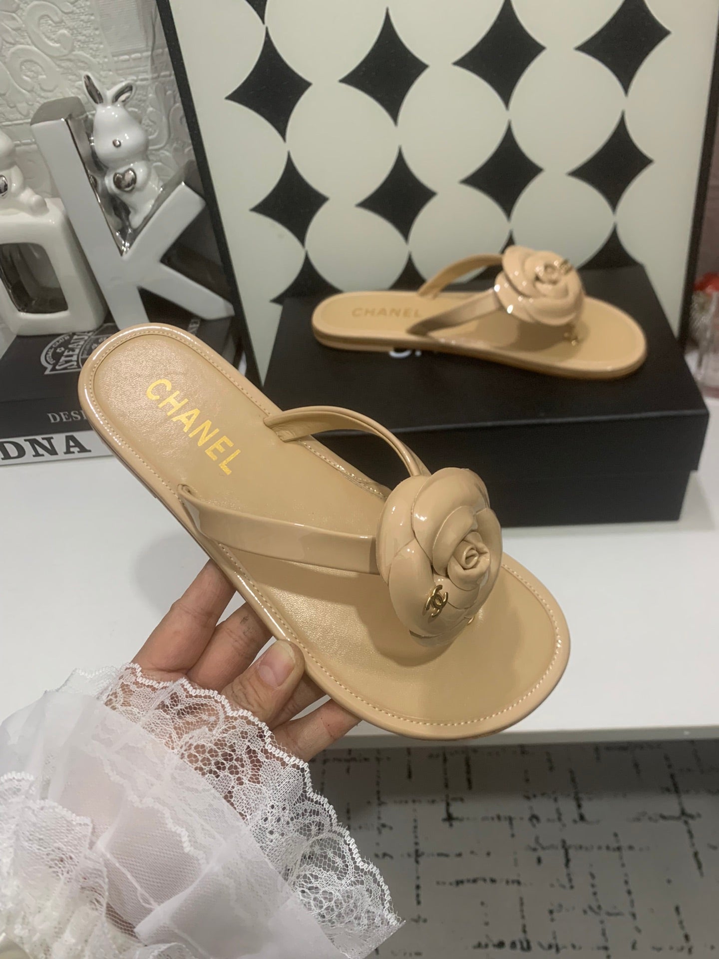 Chanel 26S Thong Sandals In Beige Lambskin With Floral