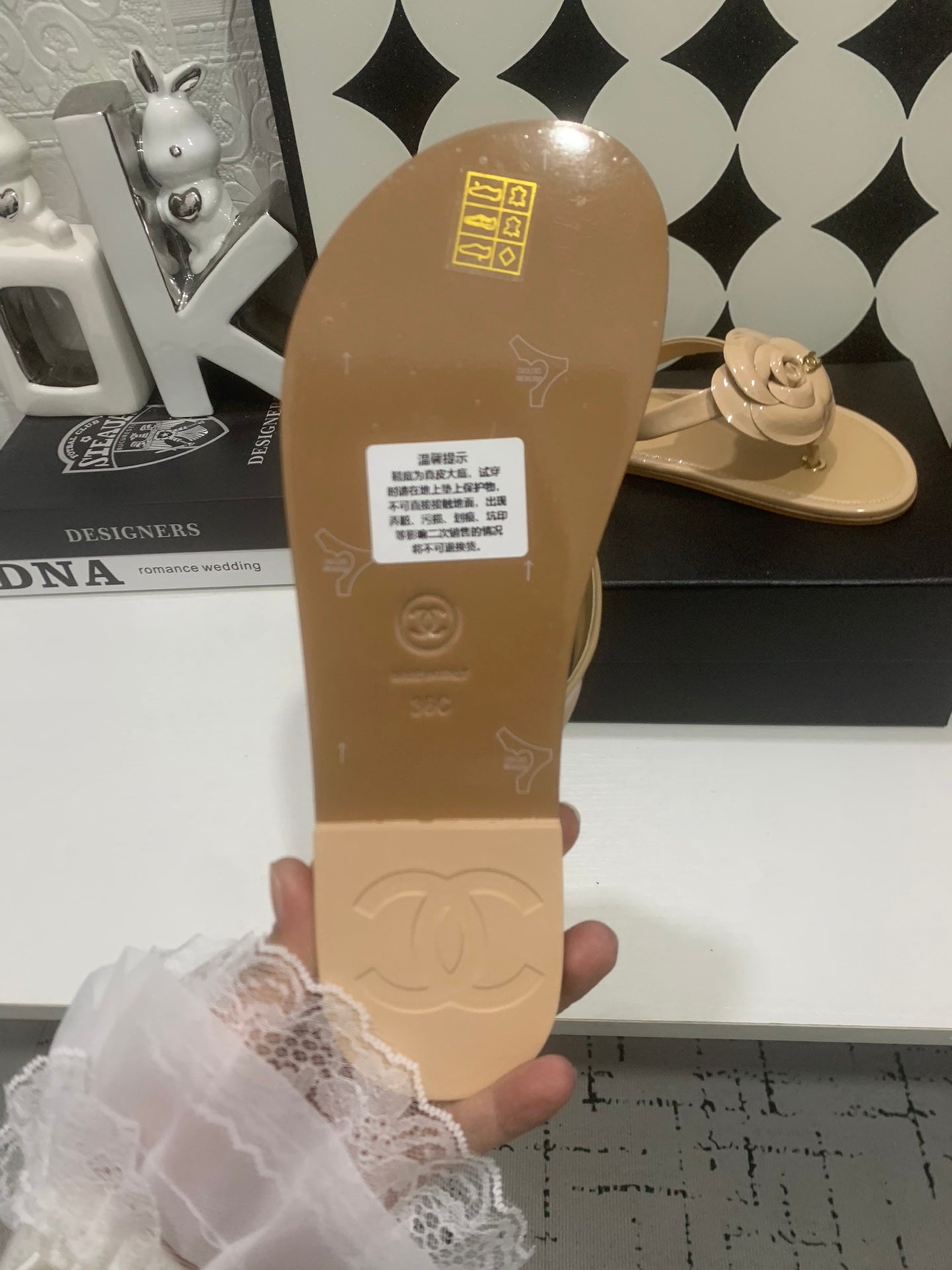 Chanel 26S Thong Sandals In Beige Lambskin With Floral