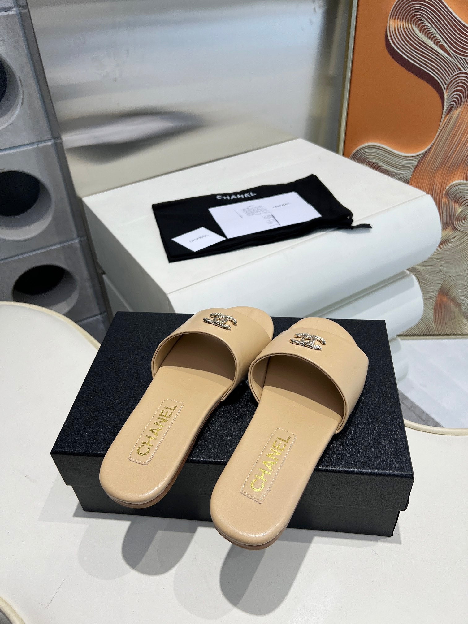CC 26s Slide Beige Sheepskin 684902