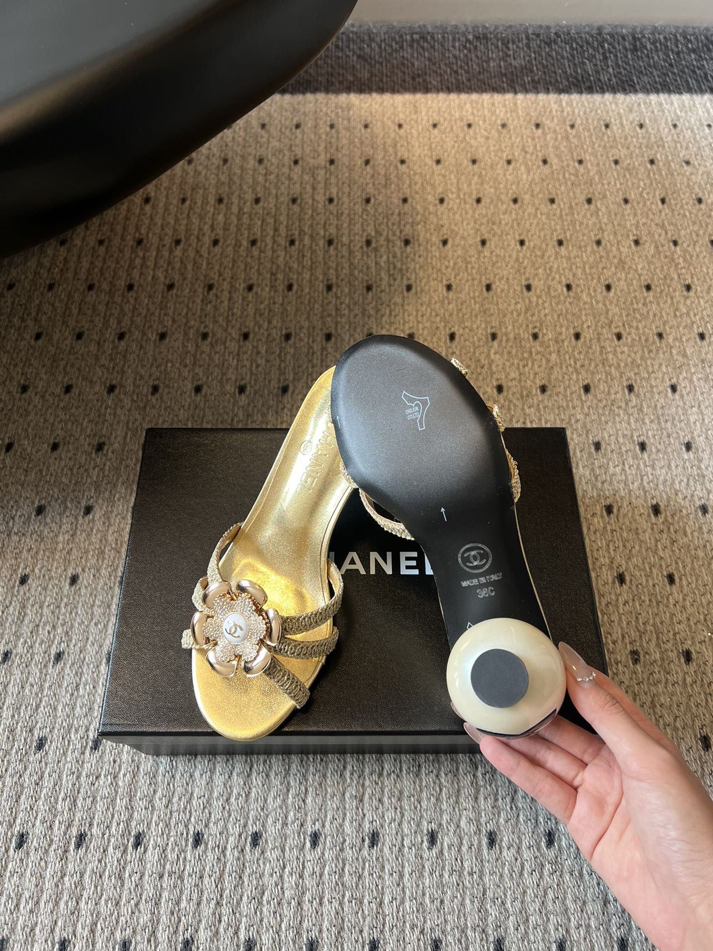 CC 2026s Pearl Camellia Sandals 7cm Gold Cowhide 719456