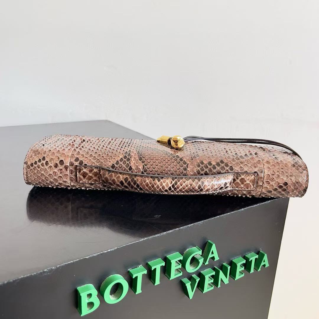 BV Long Clutch Andiamo With Handle 31cm Python Lambskin