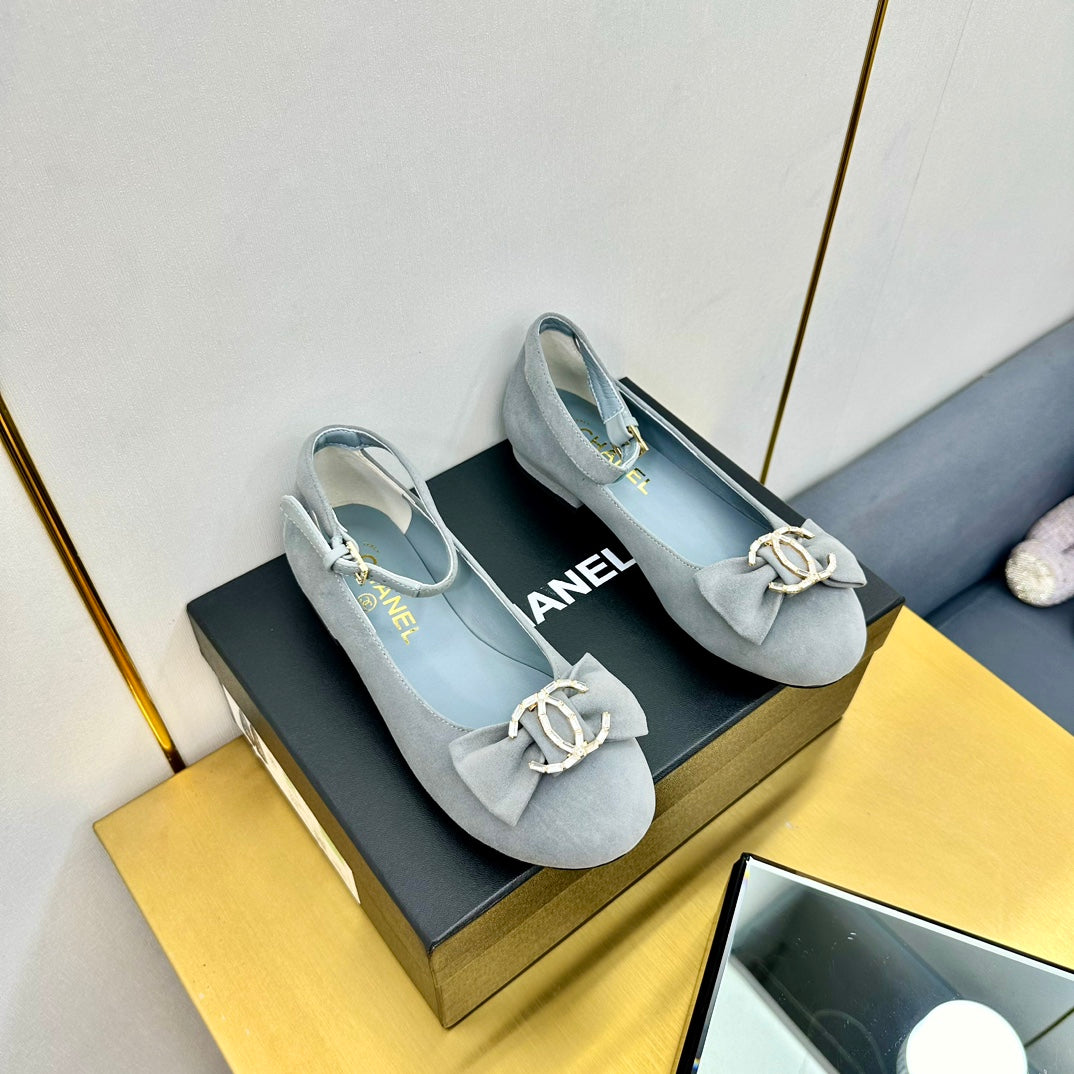 CC 26S Mary Jane Flats Bow Logo Charm Light Grey Suede 140312