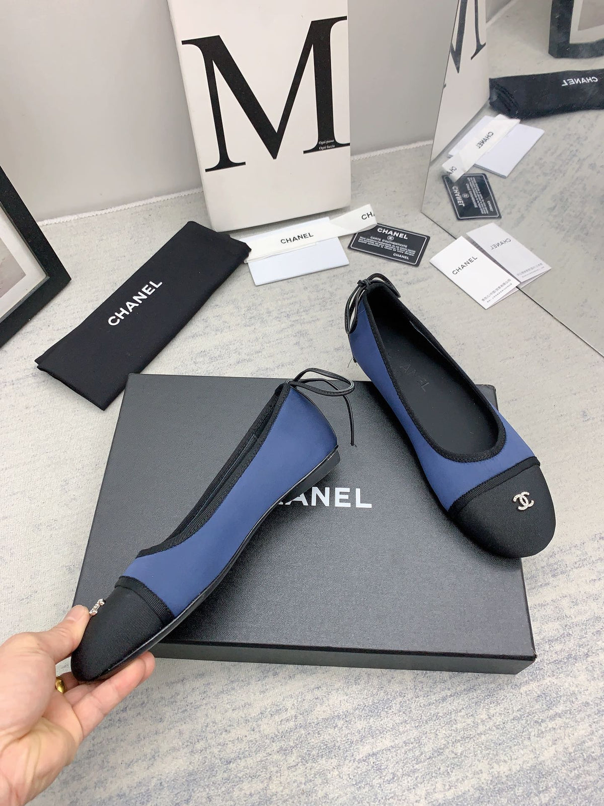 CC 26ss Two-Tone Ballerina Flats CC Logo Navy Black Silk Satin 162259