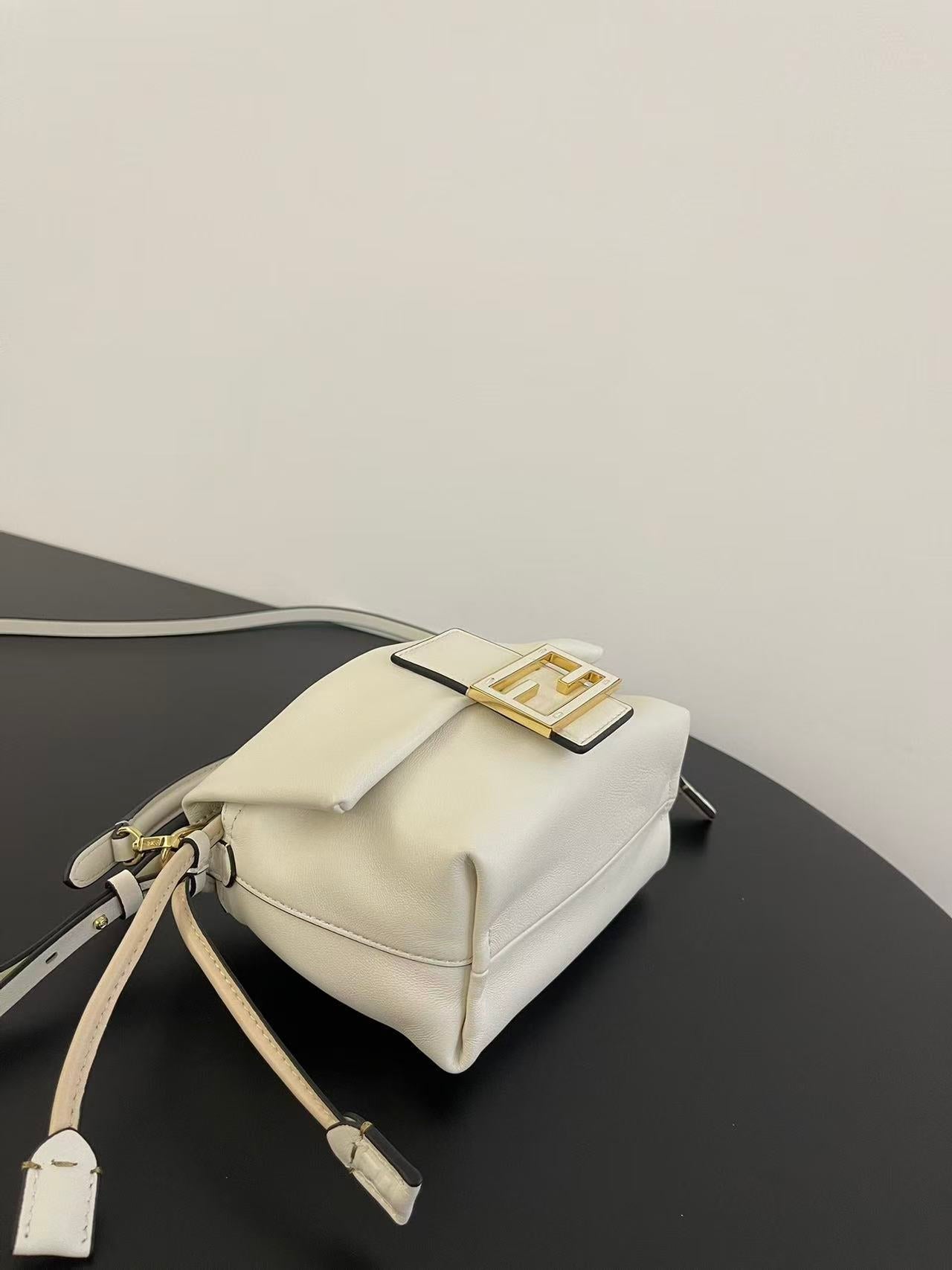 Mamma Baguette Small White Sheepskin