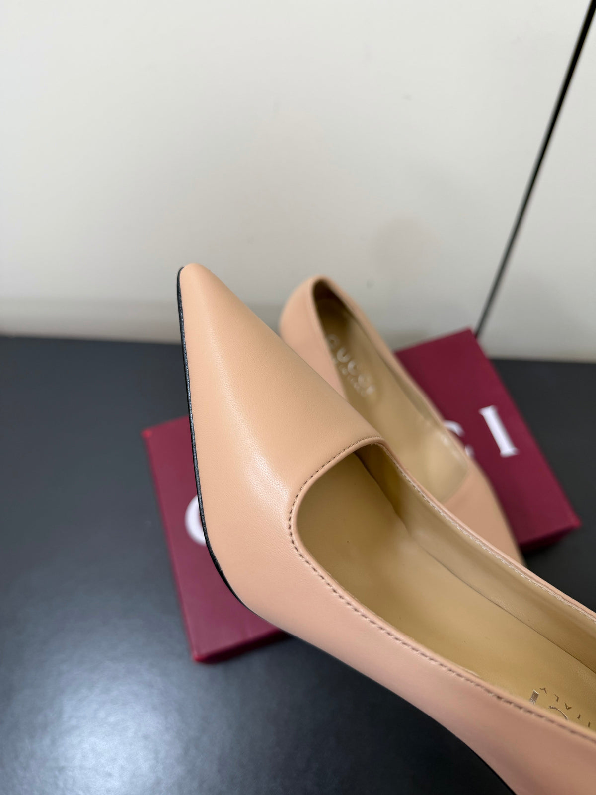 Gucci 26s Pointed Toe Pumps 8.5cm Nude Beige Calfskin
