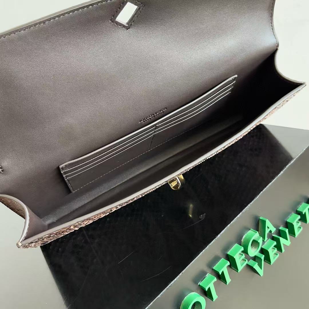 BV Long Clutch Andiamo With Handle 31cm Python Lambskin