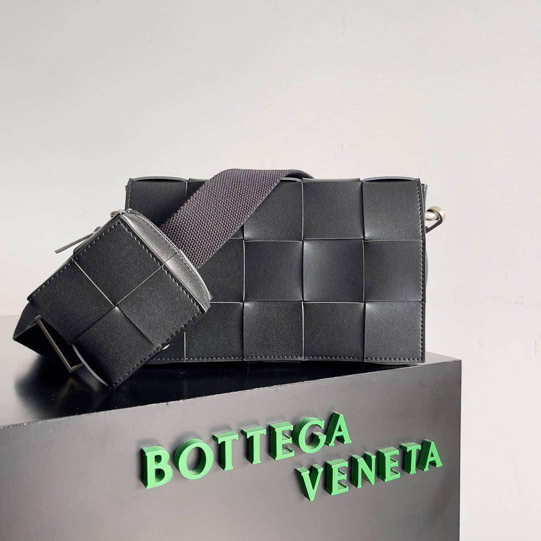 BV Two-In-One Cassette Black 26cm Grey Leather