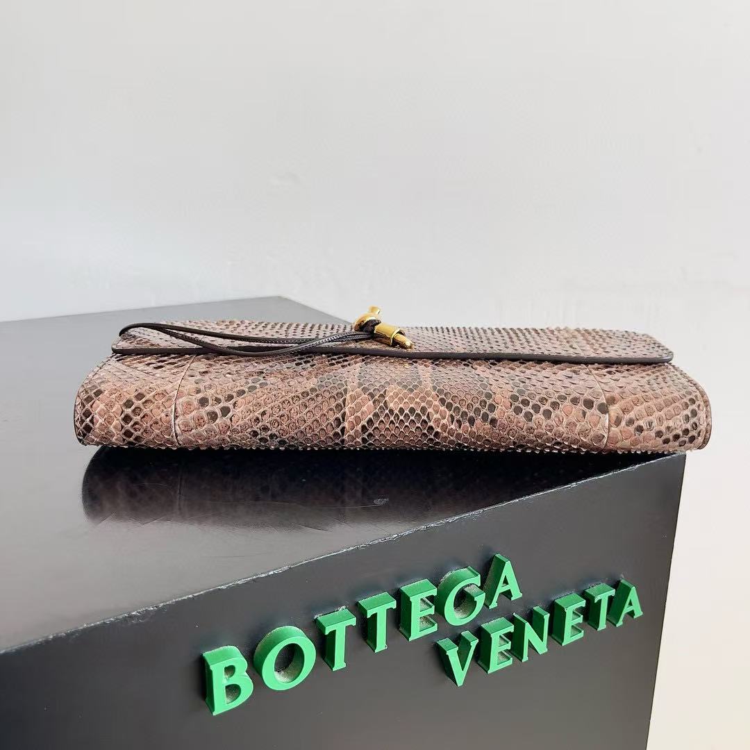 BV Long Clutch Andiamo With Handle 31cm Python Lambskin