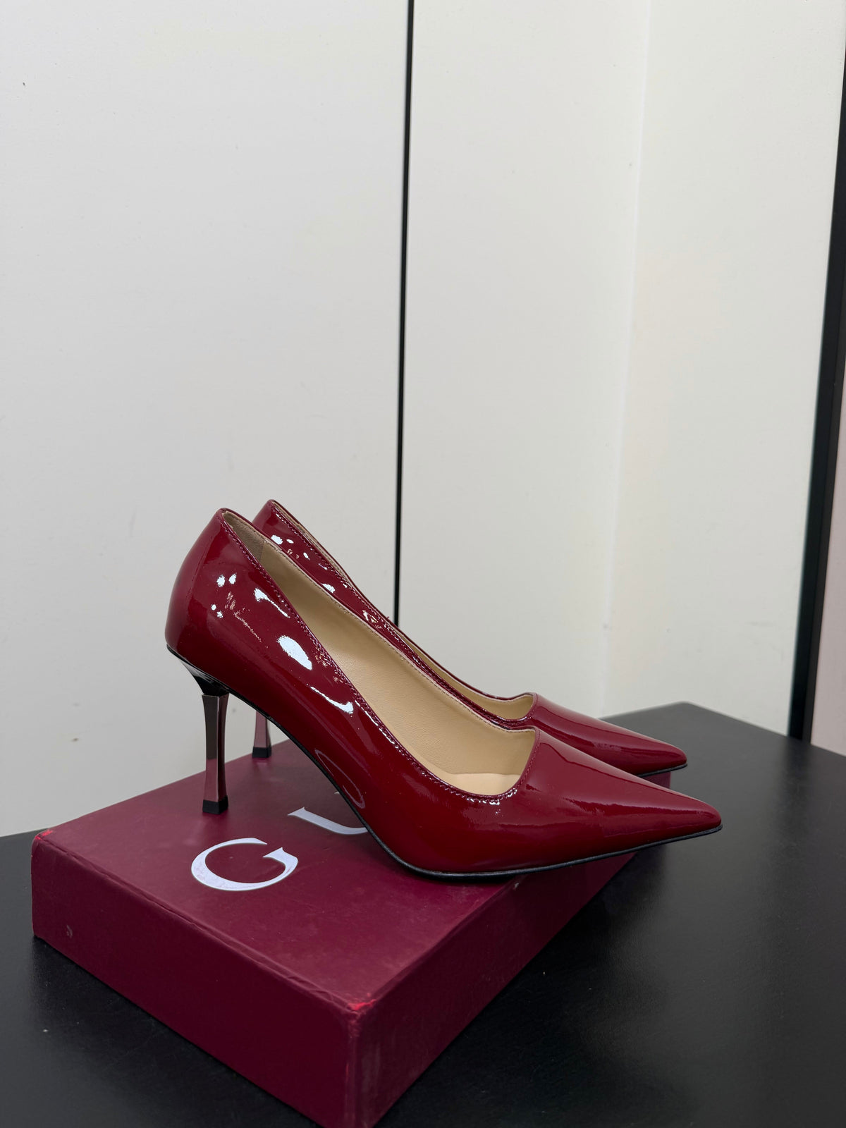 Gucci 26s Pointed Toe Pumps 8.5cm Burgundy Red Patent Calfskin