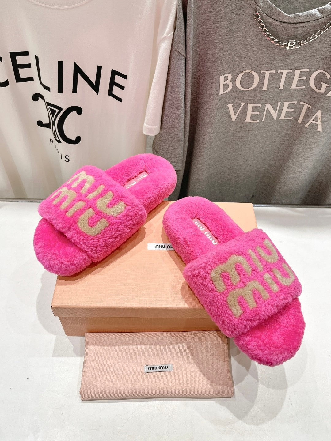 Miumiu 26s Sandals Pink Shearling With Logo Lettering