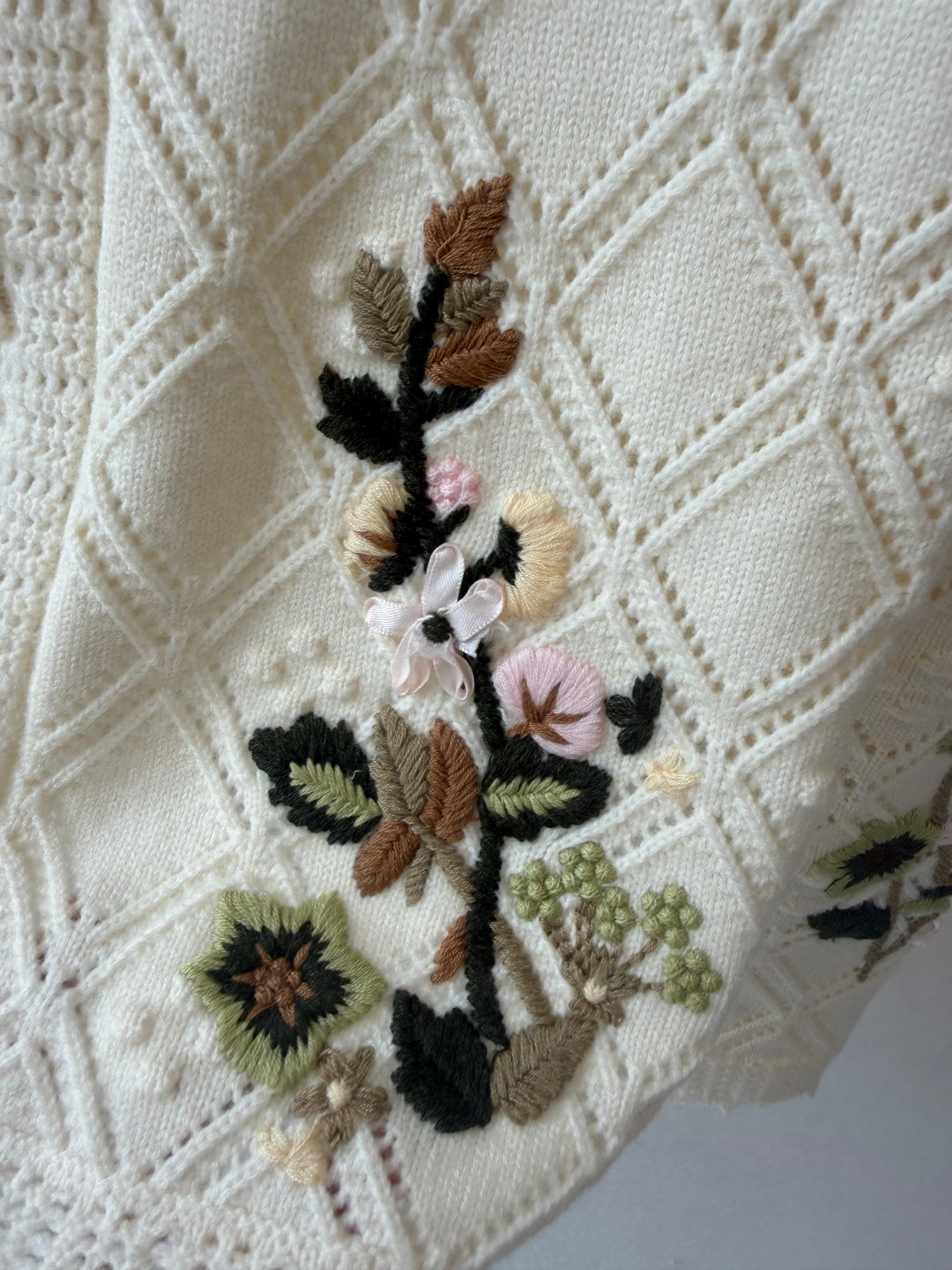 CC 26S Diamond Mesh Knit Cardigan Floral Embroidery Ivory Cashmere 433531