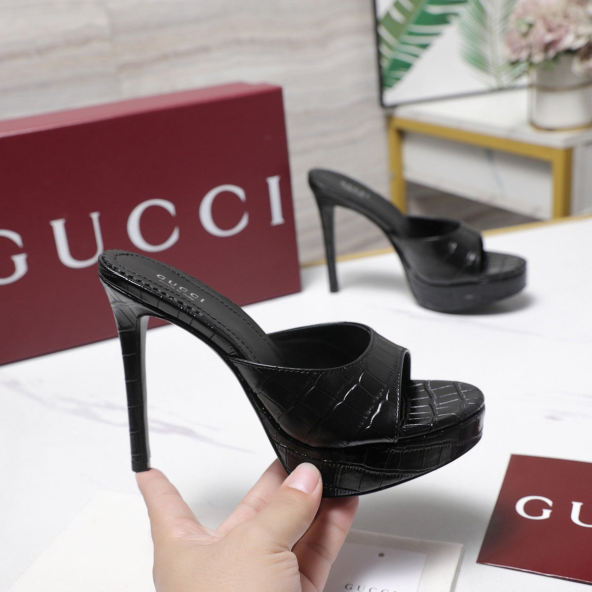 Gucci 26s Heeled Slide Sandals 12cm Black Crocodile Embossed Patent Calfskin