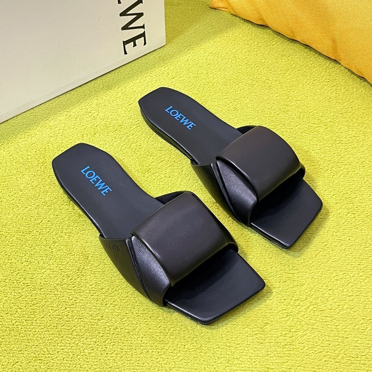 LW 26S Origami Slide Sandals Black Leather 137669