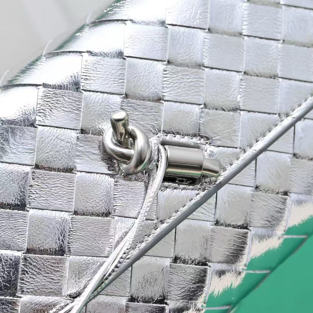 BV Long Clutch Andiamo With Handle 31cm Sliver Metalic Calfskin