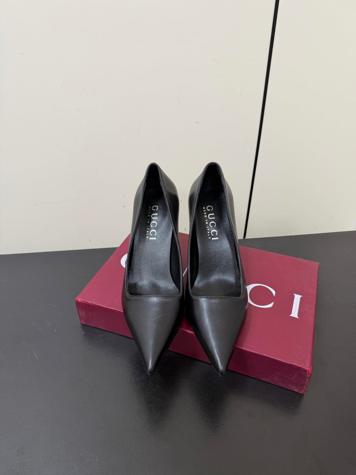 Gucci 26s Pointed Toe Pumps 8.5cm Black Calfskin
