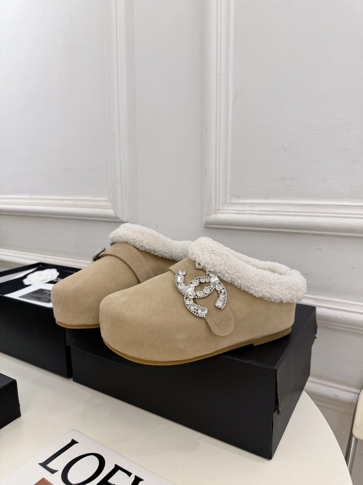 CC 26FW Crystal CC Buckle Shearling-Lined Mules 2.5cm Suede 164882