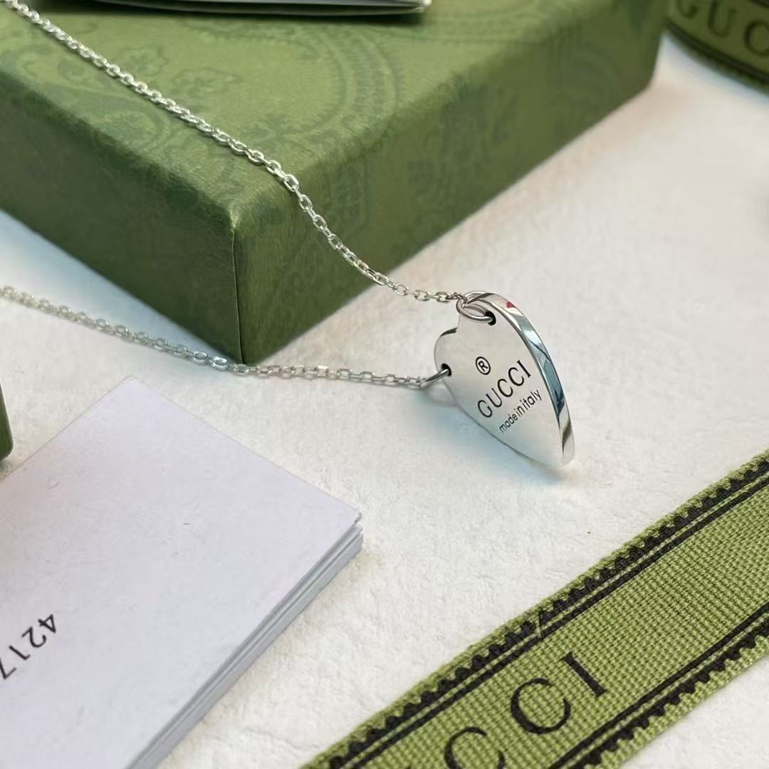 Gucci Trademark Heart Necklace Sliver