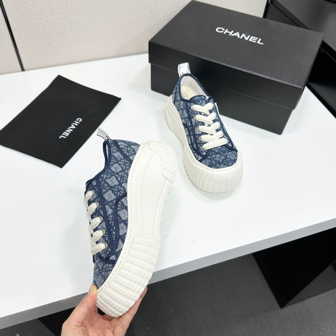 CC 26S Sneakers in Navy Blue Diamond-Patterned Woven Fabric