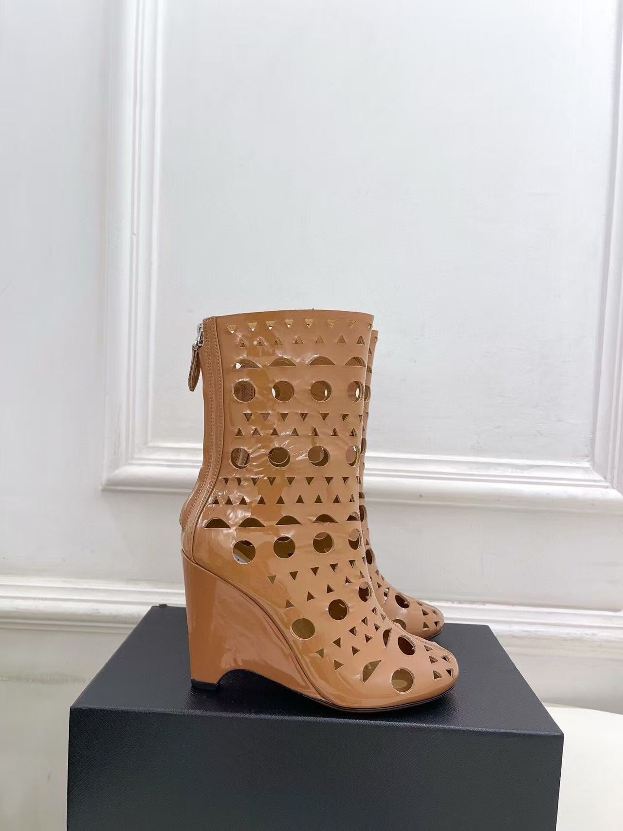 Alaïa Vienne Low-Cut Wedge Boots 90mm  Brown Suede Perforated
