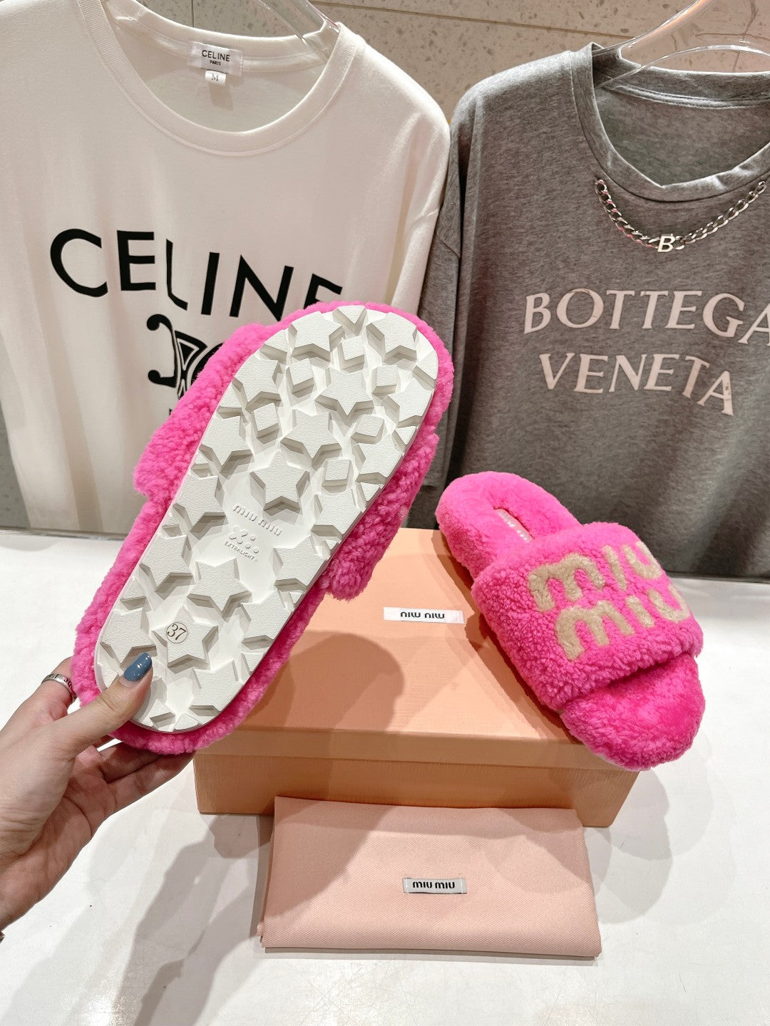 Miumiu 26s Sandals Pink Shearling With Logo Lettering
