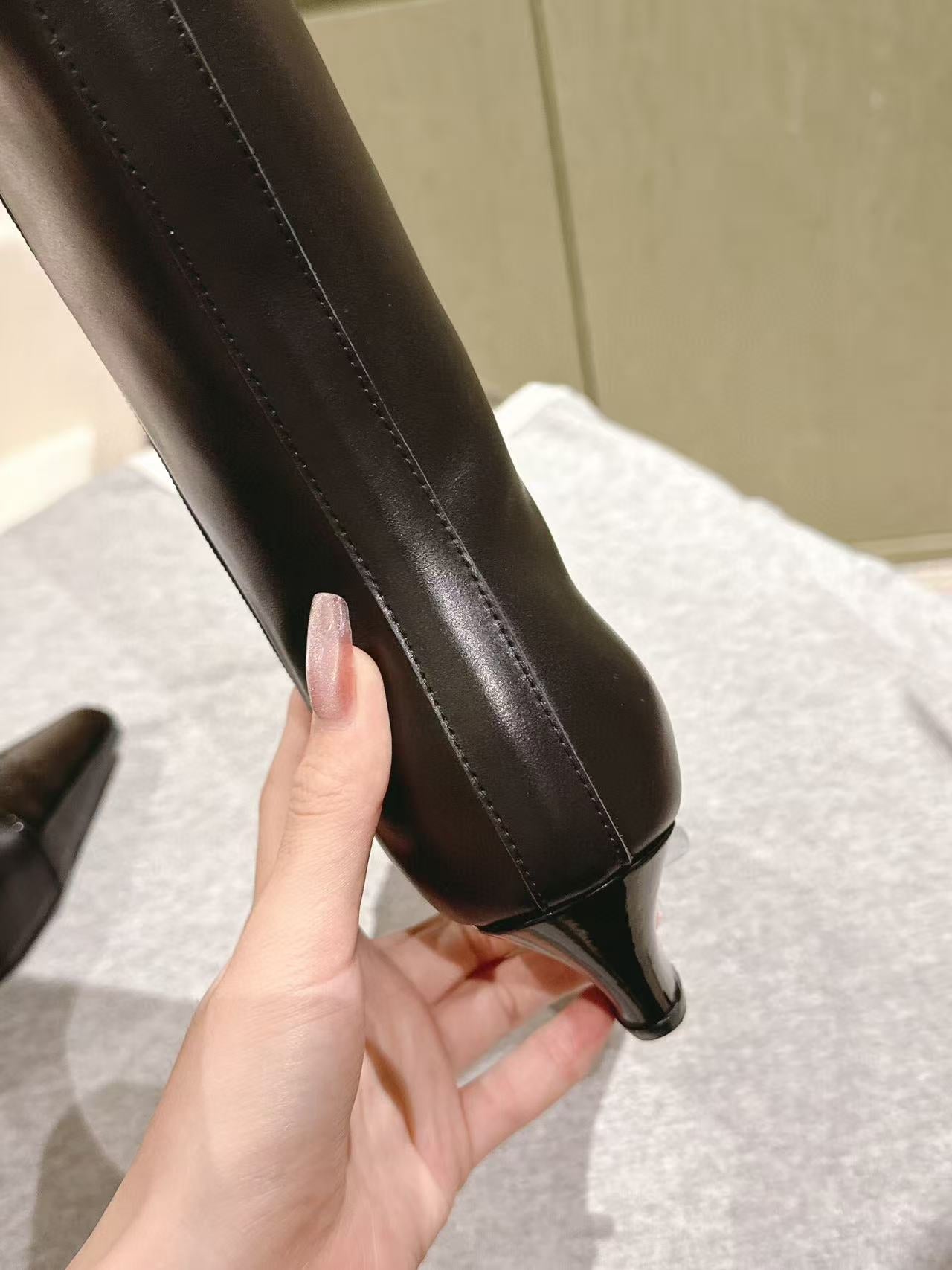 CC Knee-High Pointed Toe Chunky Heel Boots 50mm Black Sheepskin