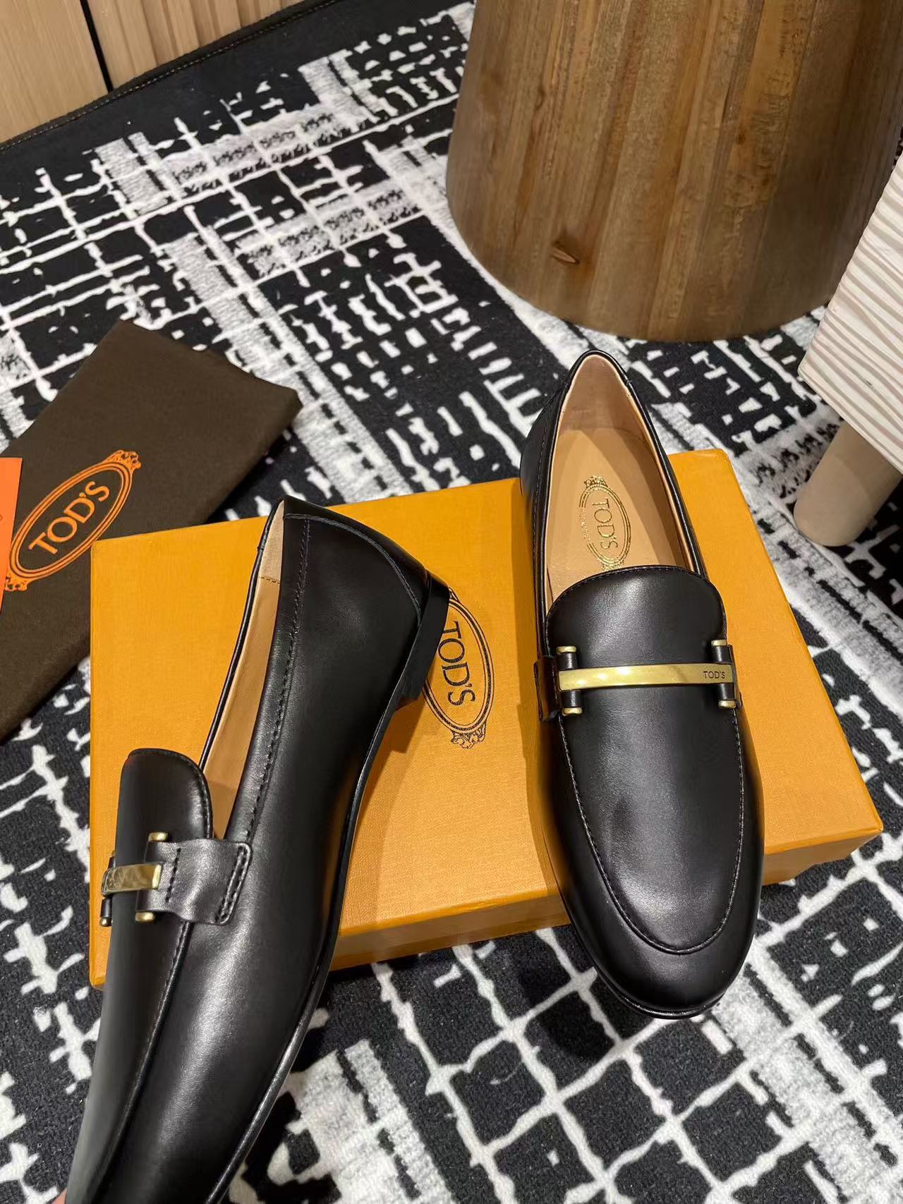 Tod's 25 Metal-bar Loafers Black Calfskin 206875