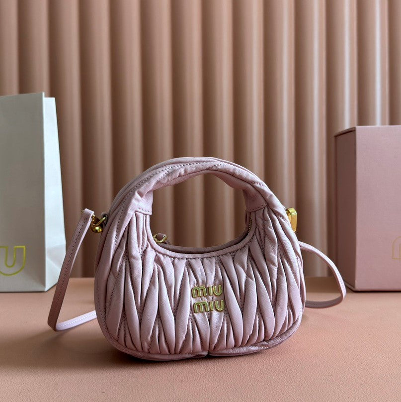 Miu Wander Matelassé Shoulder Bag 17.5cm Pink Lambskin
