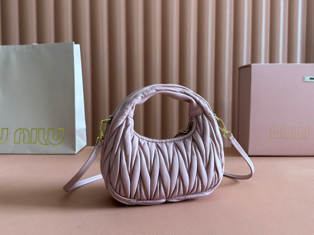 Miu Wander Matelassé Shoulder Bag 17.5cm Pink Lambskin