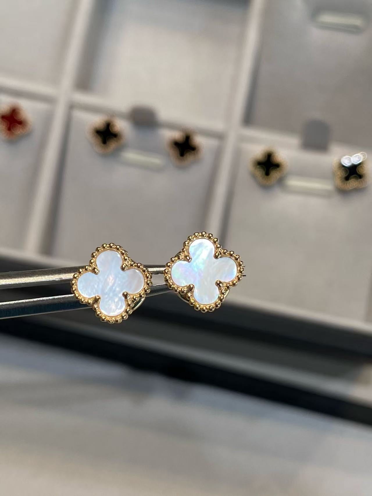 VCA Sweet Alhambra Ear Studs