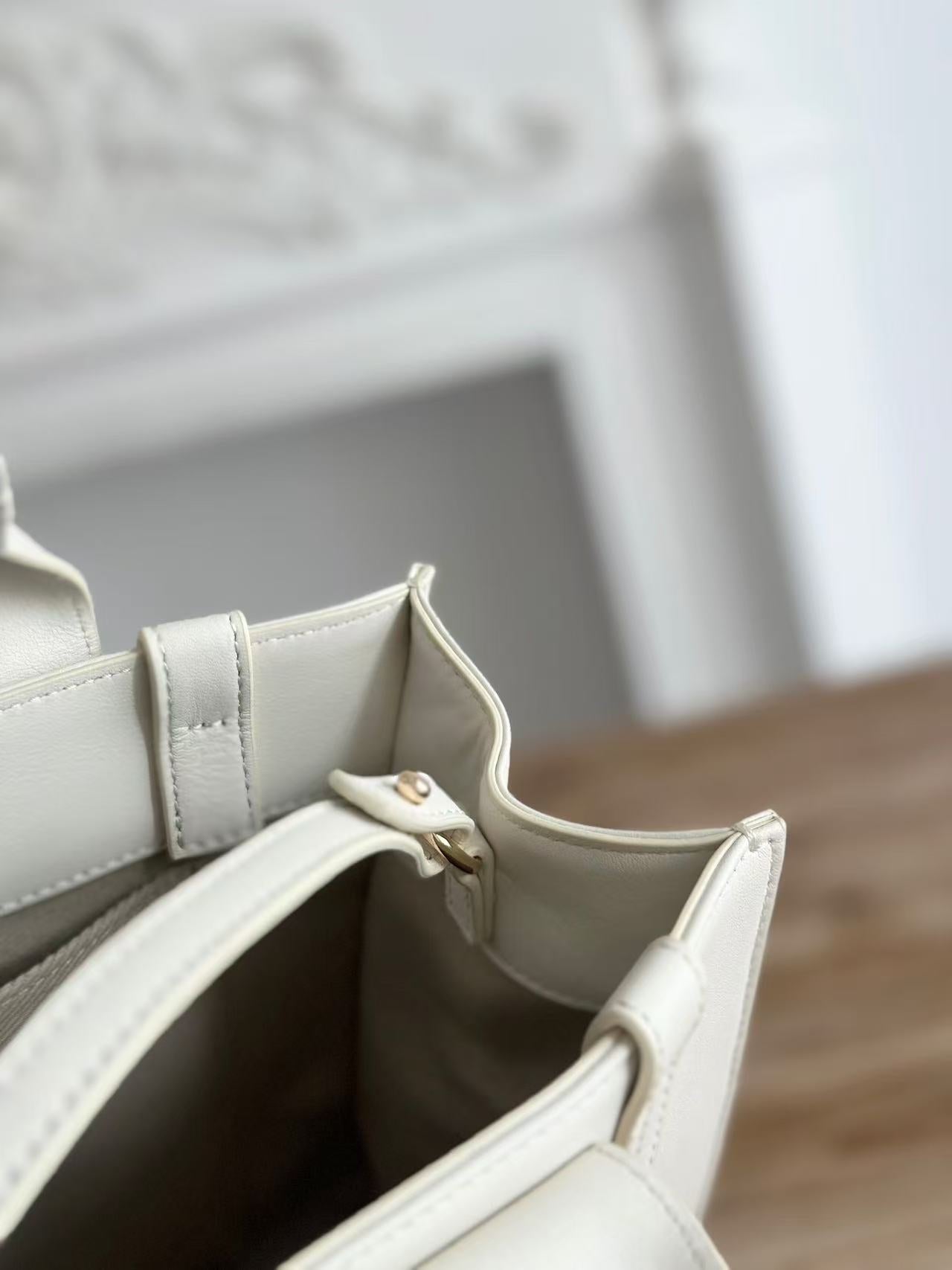 Chloé Woody small tote bag 26cm white calfskin