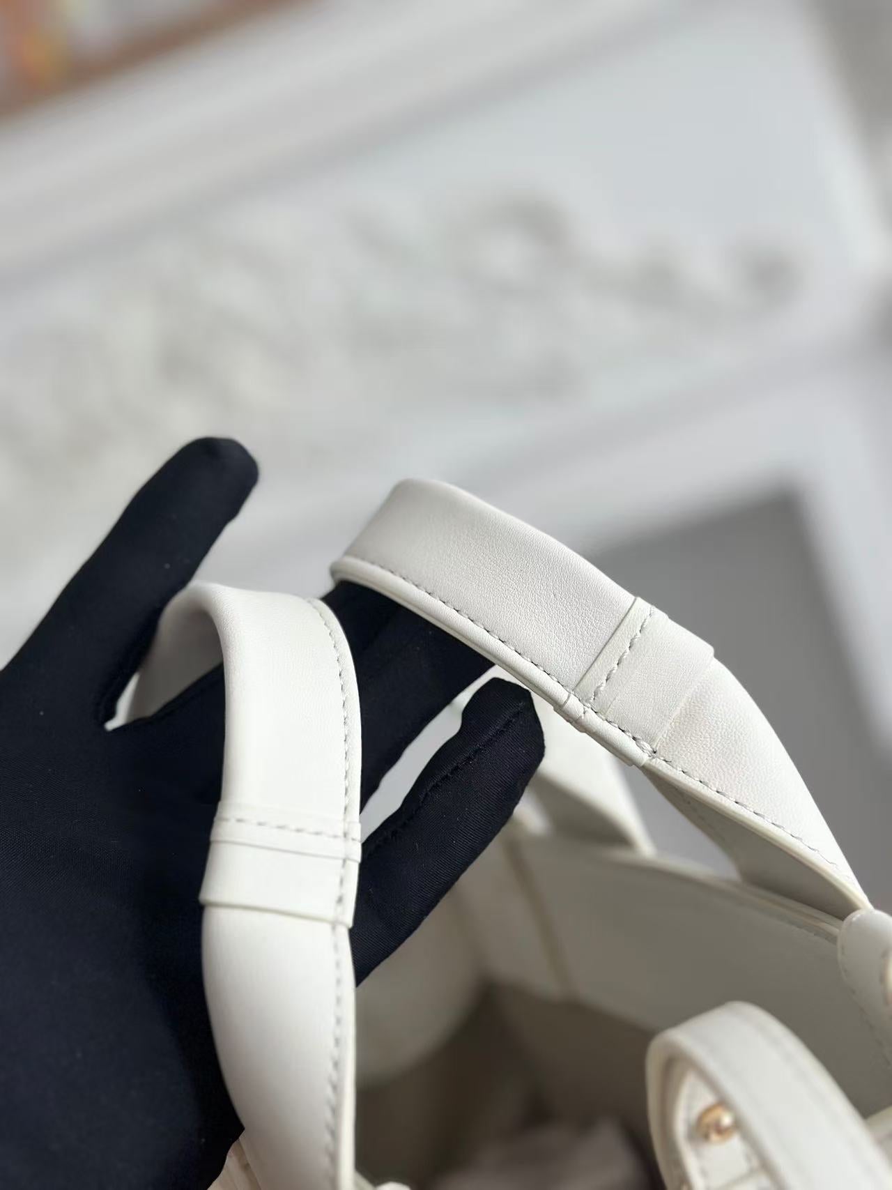 Chloé Woody small tote bag 26cm white calfskin
