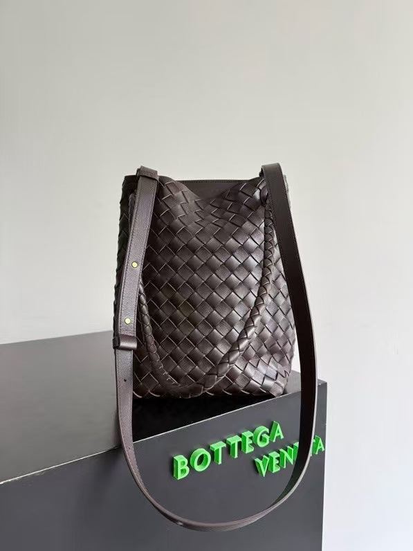 BV Andiamo Small Bucket Bag Brown 30cm Lambskin 855756