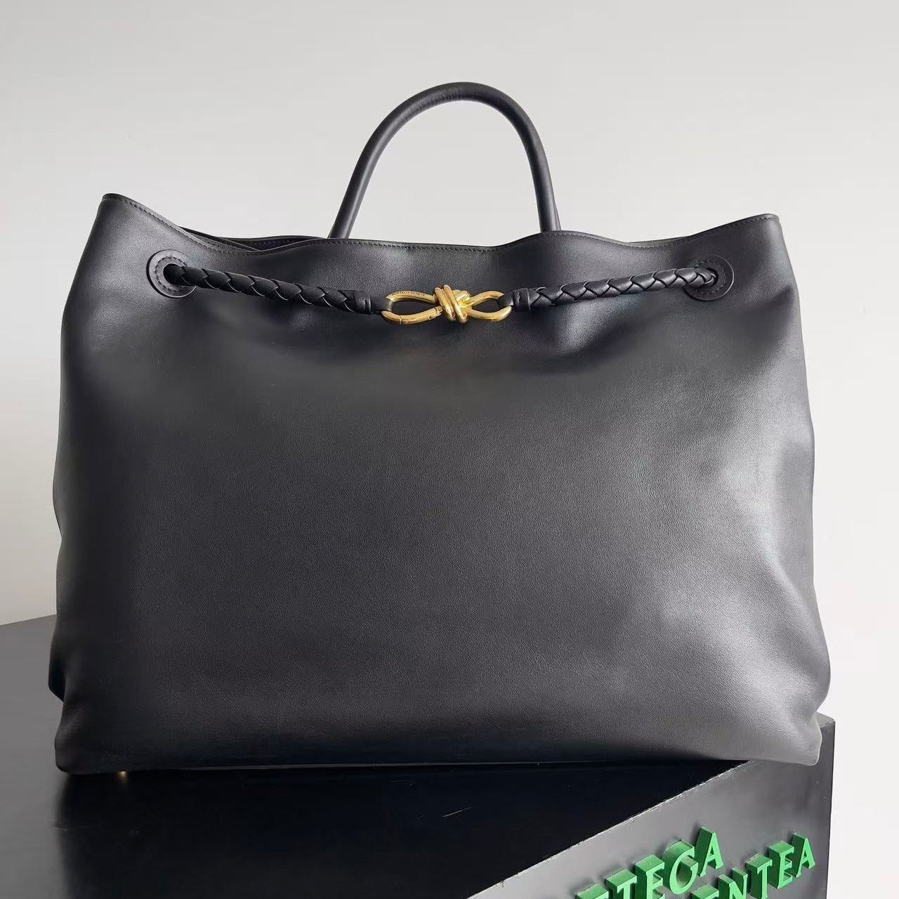 BV Andiamo Tote Bag 42cm Black Patent Cowhide Leather