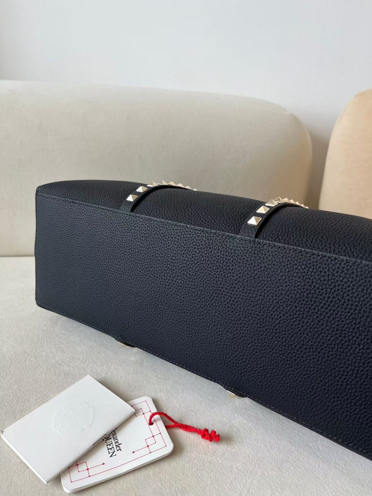 Valentino Garavani Rockstud Shopping Bag Black Grainy Calfskin