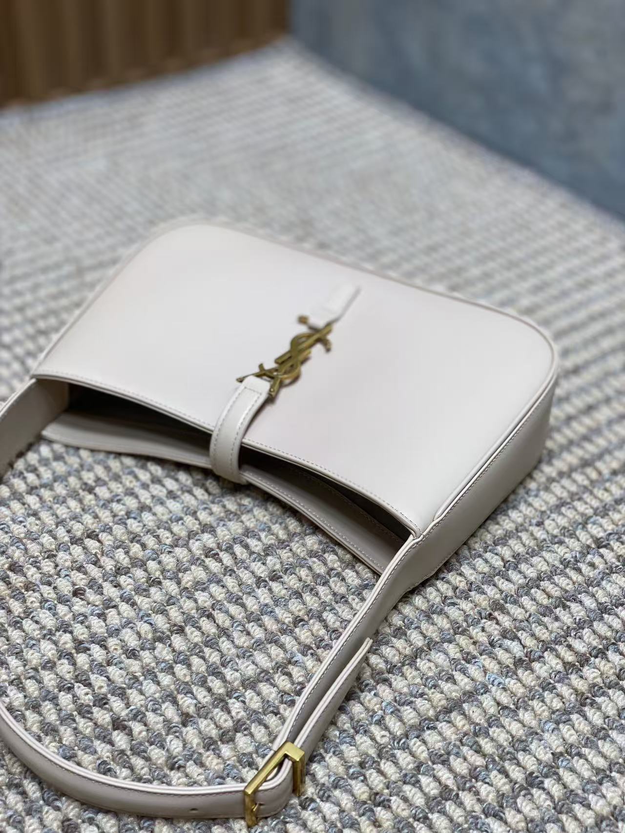 YSL Le 5 À 7 Hobo Bag 25cm Off White Cowhide