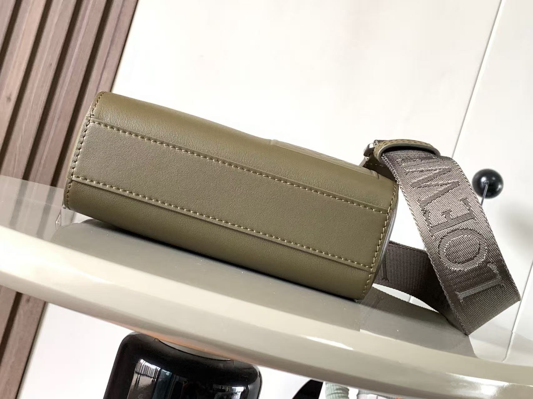 Loewe Camera 18 MiniBag Olive Green Leather