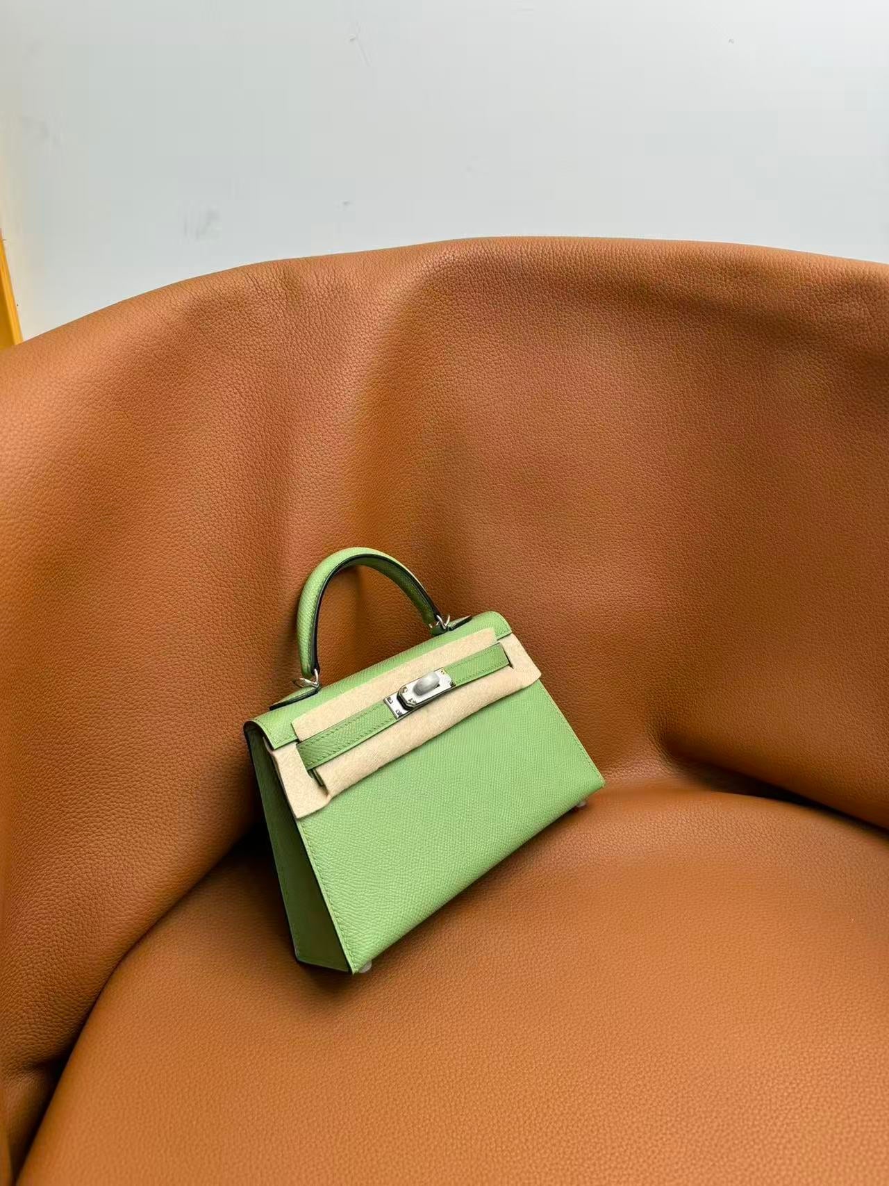 HM Kelly Green Pastel Epsom Leather SHW  (19 x 12 x 6cm)