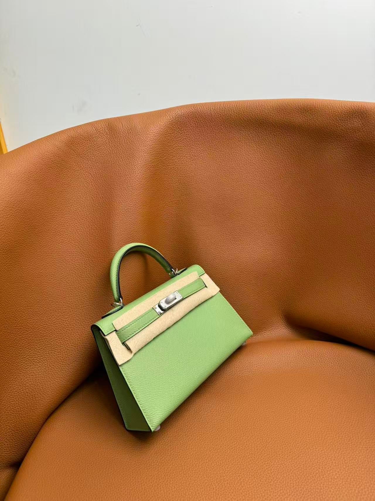 HM Kelly Green Pastel Epsom Leather SHW  (19 x 12 x 6cm)